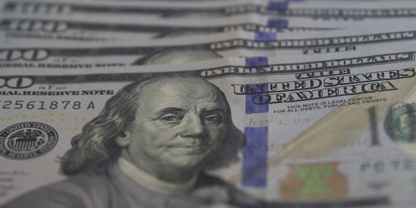 Dólar cai para R$ 5,39 com expectativa de corte de juros nos EUA